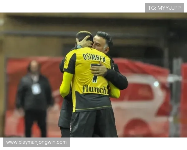 里尔18岁小将布阿迪对阵伯尔尼年轻人染红,成比赛转折点 里尔18岁小将布阿迪对阵伯尔尼年轻人染红,成比赛转折点