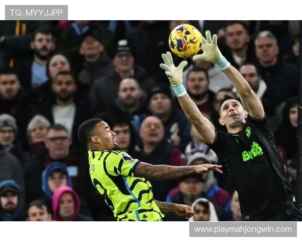 麦金精准助攻罗杰斯兜射破门,维拉主场气势如虹 麦金精准助攻罗杰斯兜射破门,维拉主场气势如虹