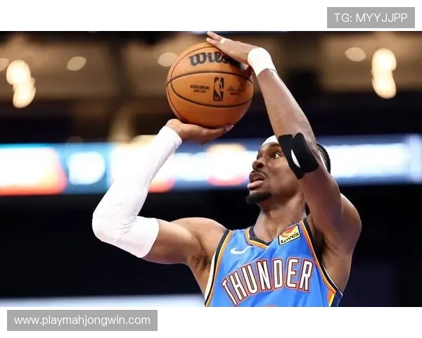 黄蜂新秀米勒赛后与亚历山大交换球衣，致敬前辈